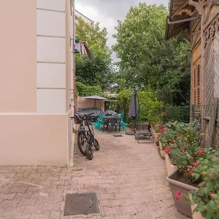 Au Petit Bonheur Proche Centre Et アパート