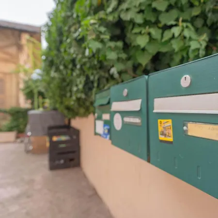 Au Petit Bonheur Proche Centre Et * エクスレバン