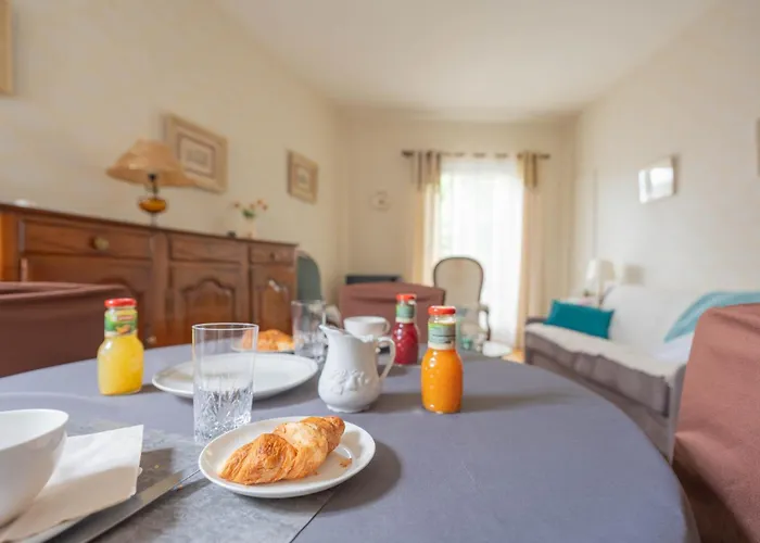 Au Petit Bonheur Proche Centre Et * エクスレバン