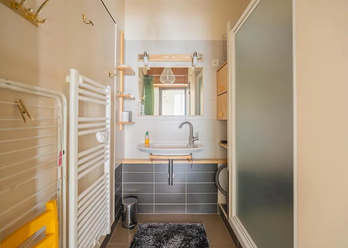 Au Petit Bonheur Proche Centre Et *